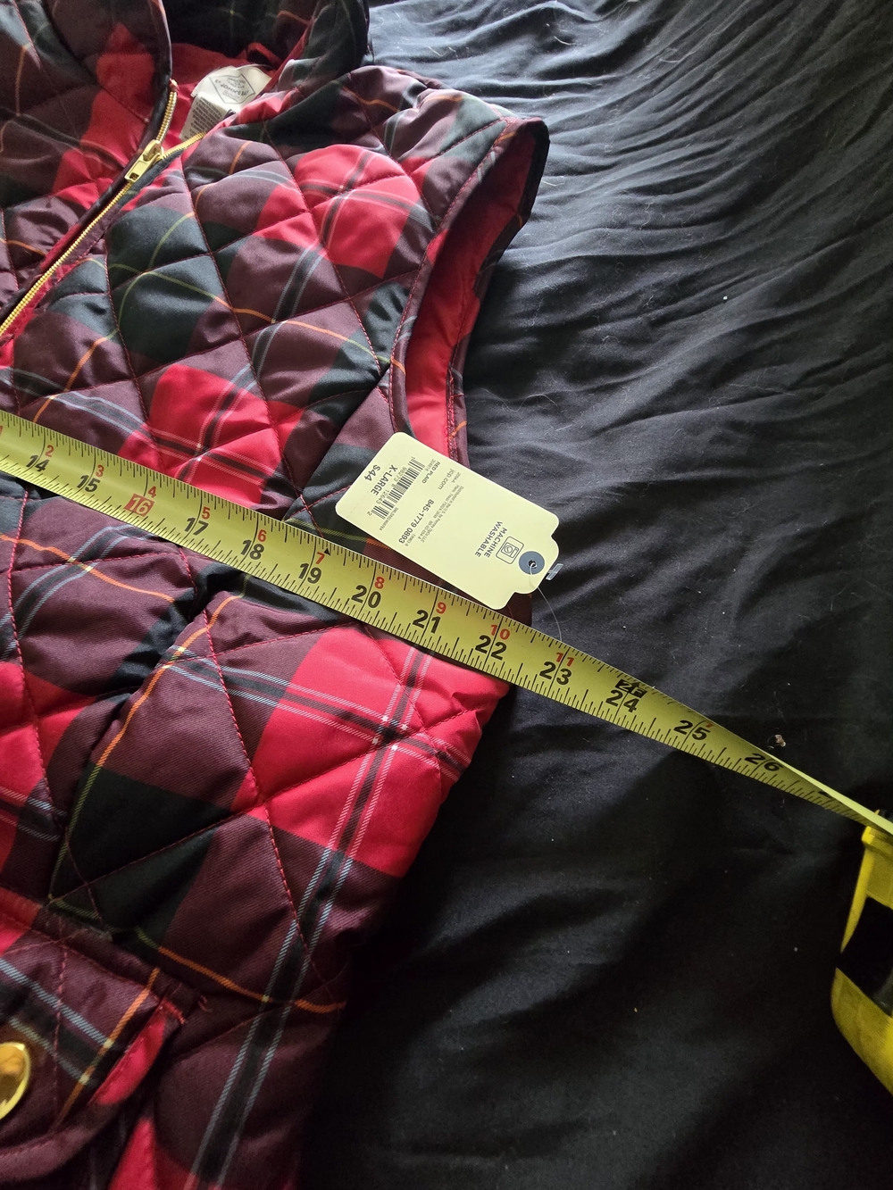 Plaid Quilted Sleeveless Vest - Red/Black - Picture 2 of 4